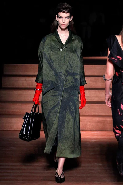 Look 27